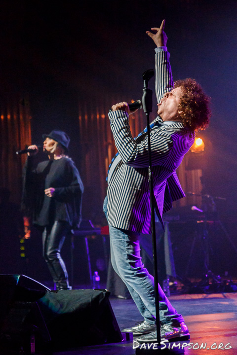 Leo Sayer and Lulu together live at the Civic Theatre, Auckland, New Zealand