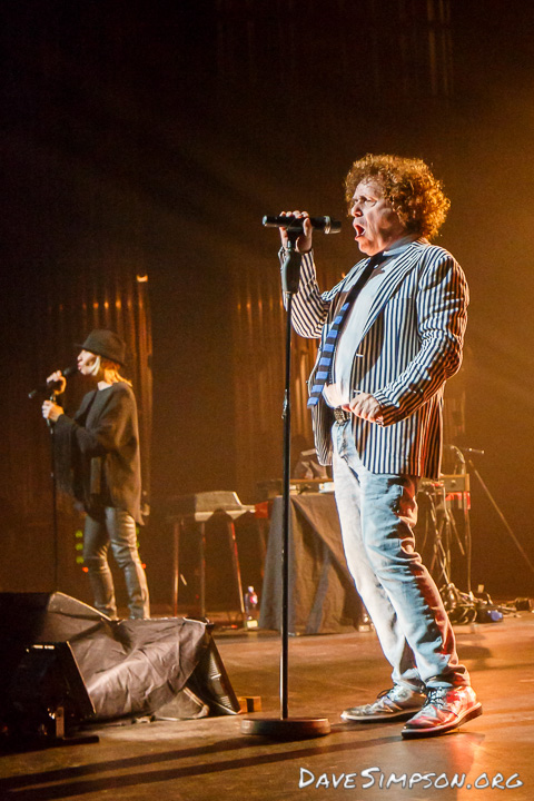 Leo Sayer and Lulu together live at the Civic Theatre, Auckland, New Zealand